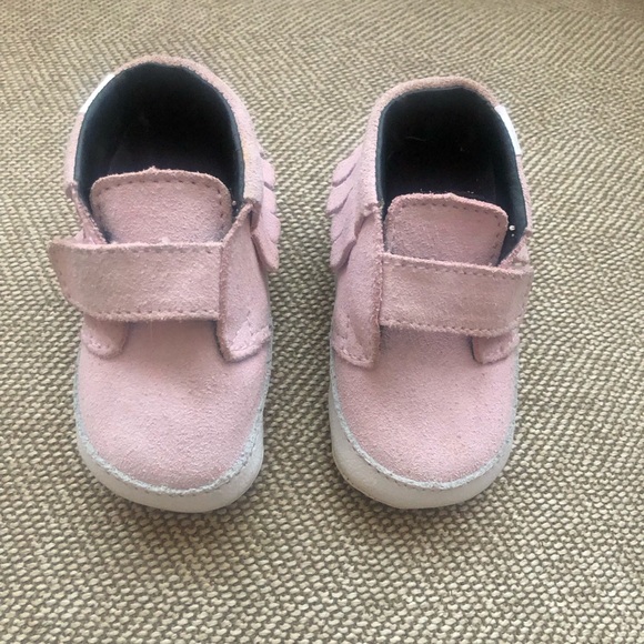 Vans Infant Suede Moccasins with Fringe. Velcro Closure. Light Pink. Size 2. EUC - Picture 3 of 15